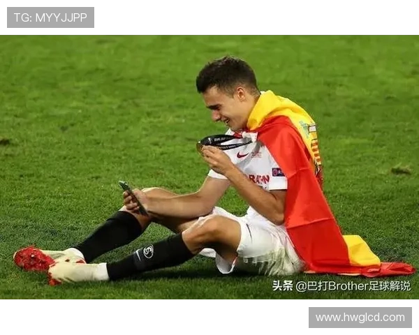 阿什拉夫外租多特蒙德边翼卫爆发赛季解析